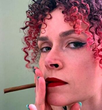 Mistress Violent Siren