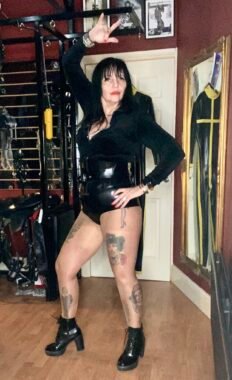 Mistress Ronelle Chambers