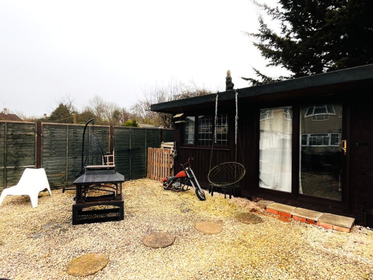 The Poison Ivy Den – BDSM Dungeon Hire in Reading.